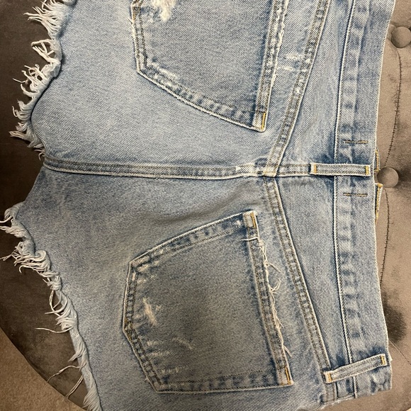AGOLDE Jean shorts. Parker distressed denim - Swapmeet. Size 26 - Picture 2 of 4